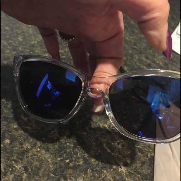 Kenneth Cole REACTION
Square Sunglasses, NWT - Picture 8 of 8